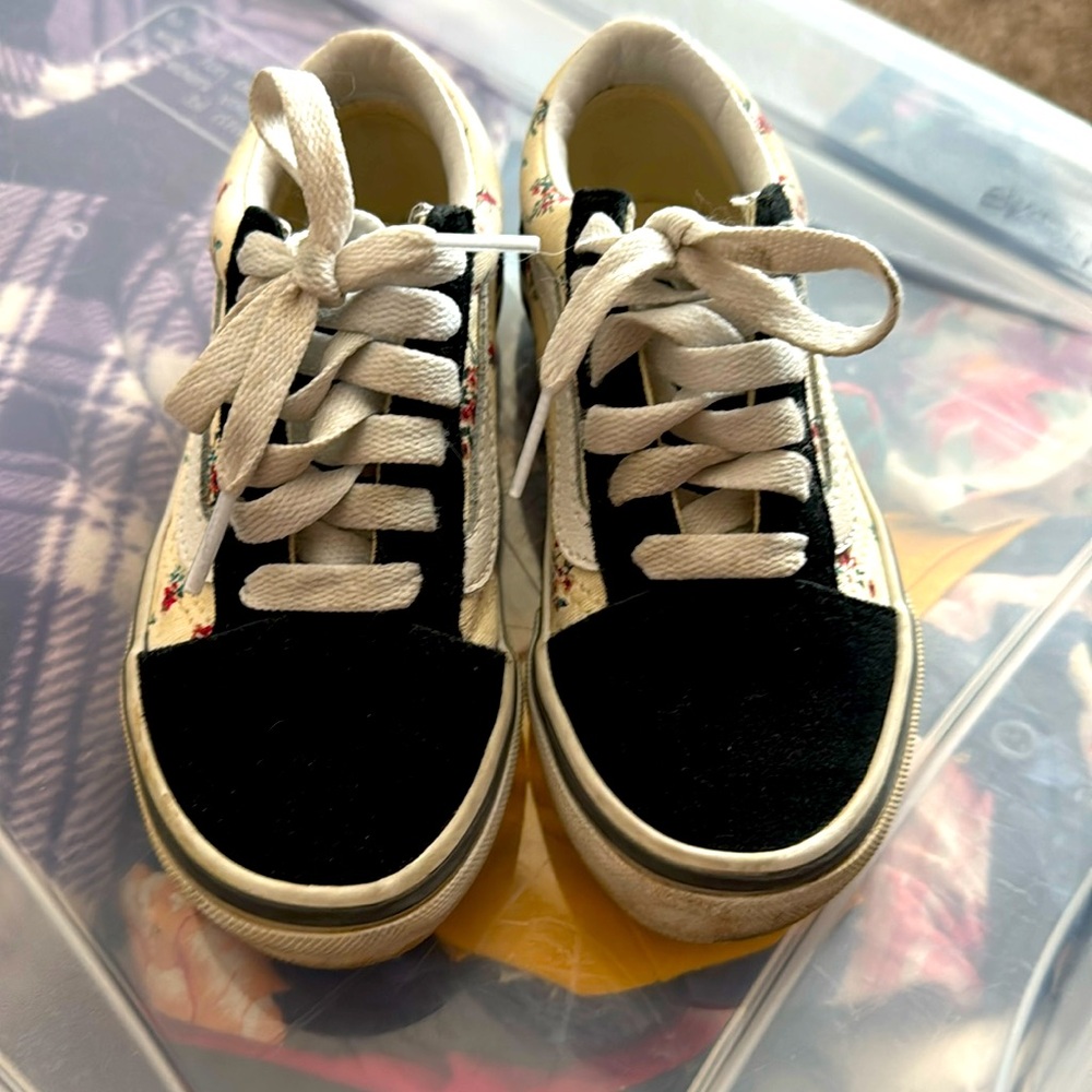 Pre loved. Kids vans size 11 little girls.